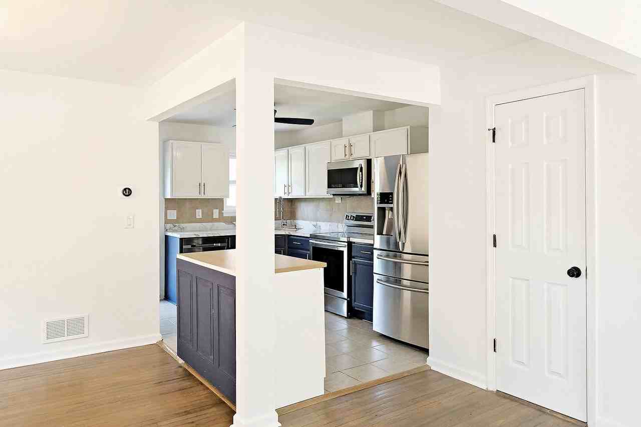 209 Greentree Park - Photo 4 of 19