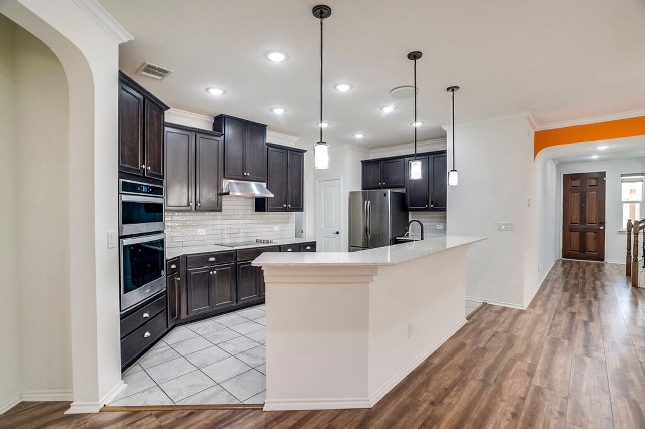 516 Ayinger Ln - Photo 4 of 18