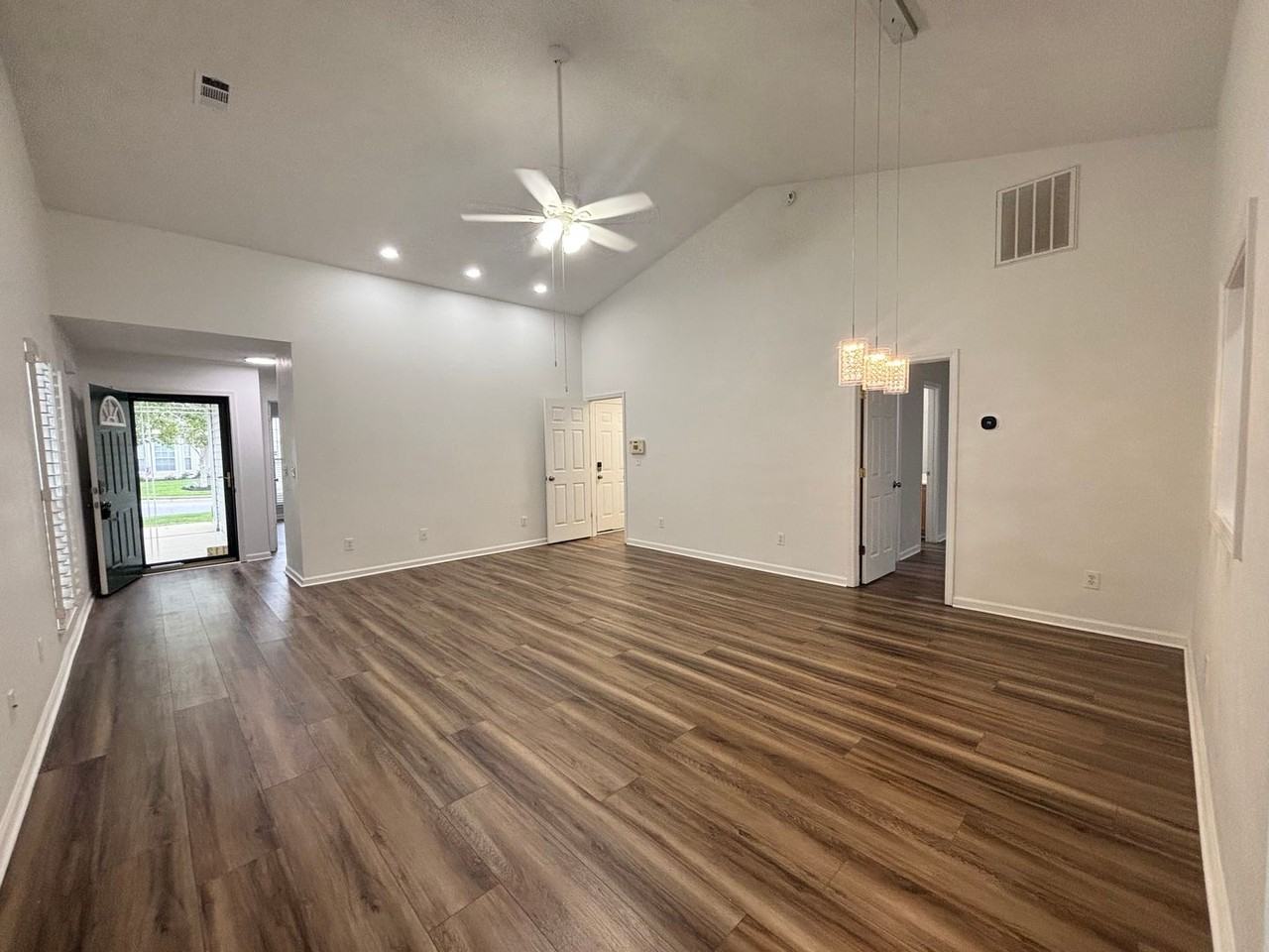112 Ivy Garden Ln - Photo 2 of 13