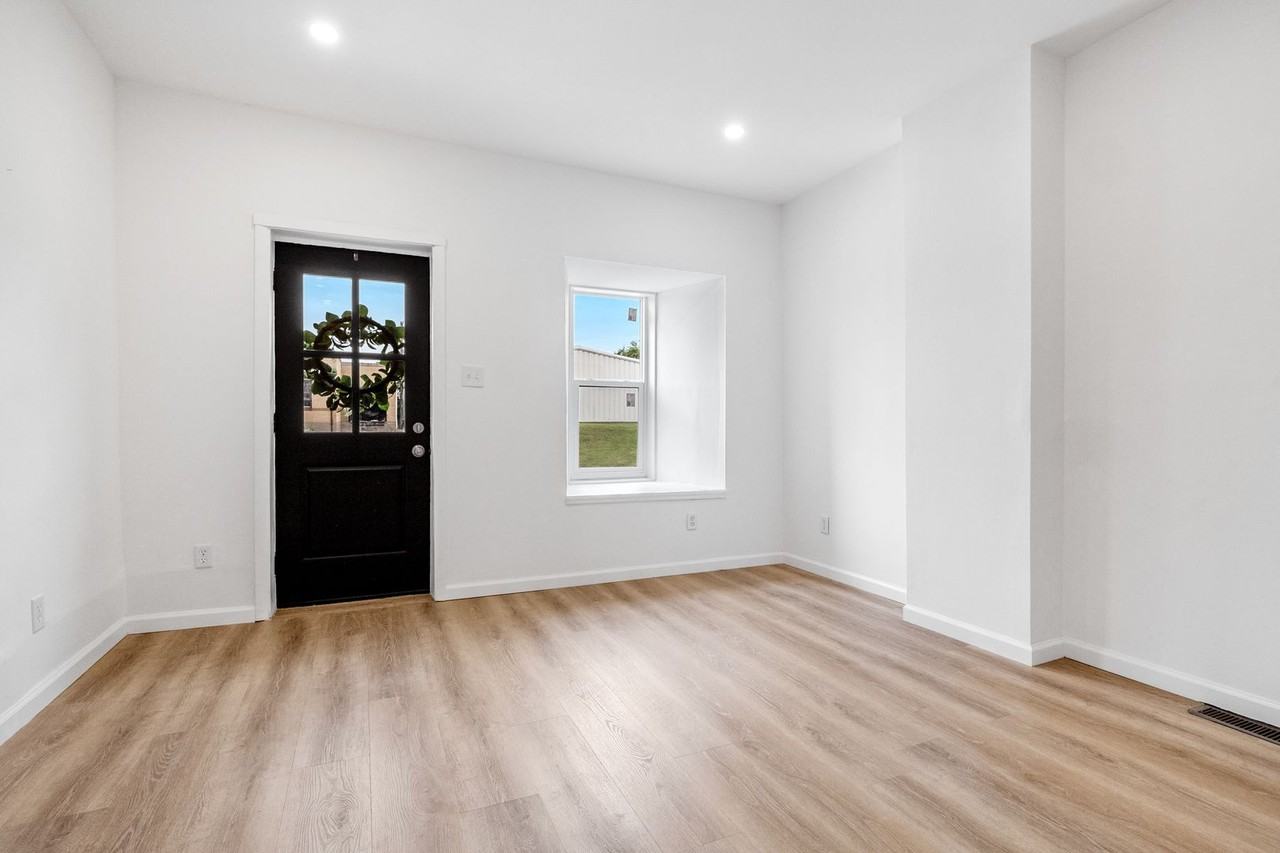 4337 Fyler Ave - Photo 4 of 22