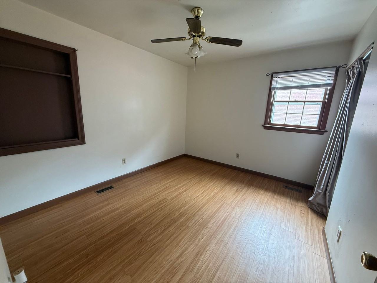 1017 Vance St E - Photo 6 of 13