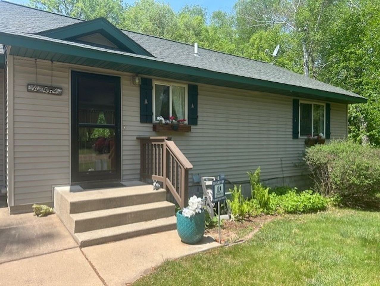 31015 Racoon Ln - Photo 2 of 10
