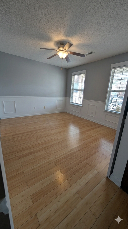 225 Pope Ln - Photo 7 of 8