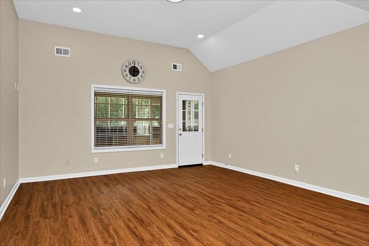 1104 Brownstone Way - Photo 4 of 24
