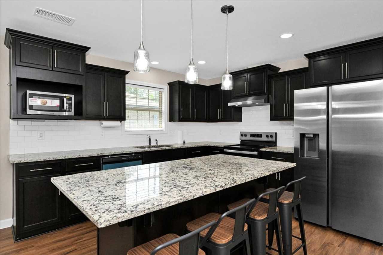 1104 Brownstone Way - Photo 7 of 24