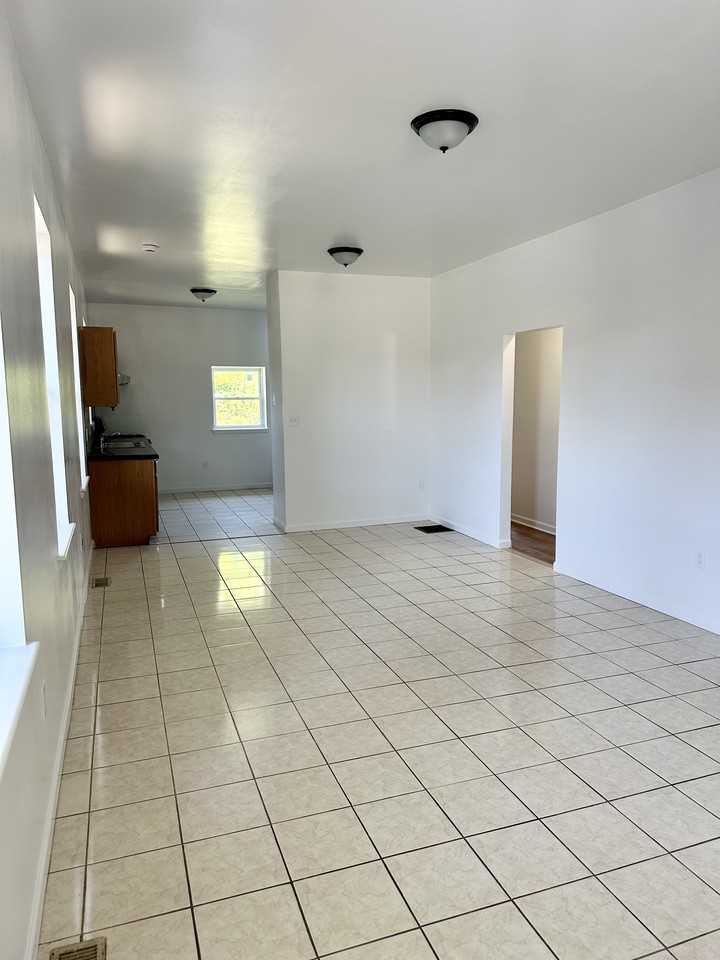 116 N New Rd #1 - Photo 2 of 10