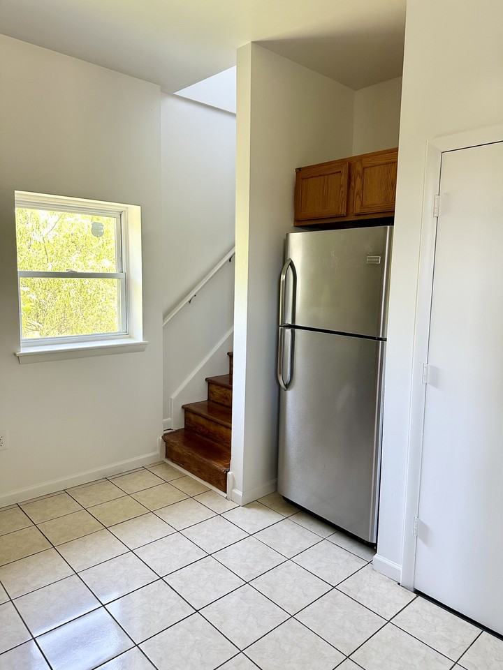 116 N New Rd #1 - Photo 4 of 10