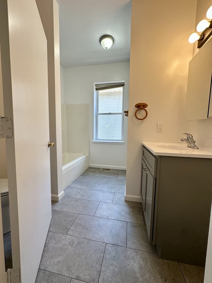 116 N New Rd #1 - Photo 5 of 10