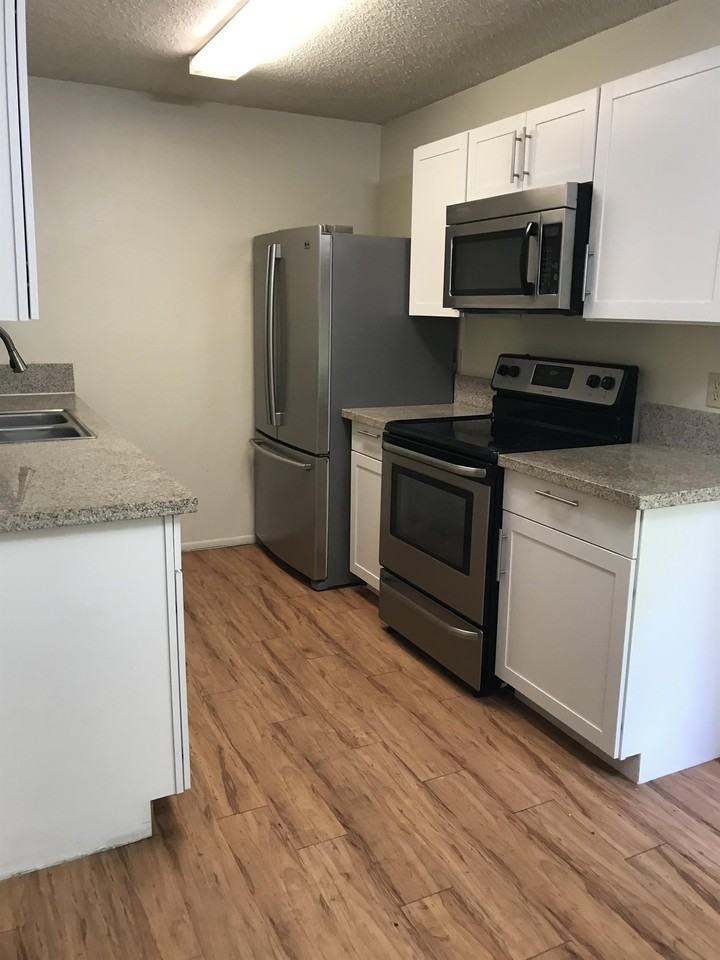 603 Bracewood Cir #D - Photo 2 of 16