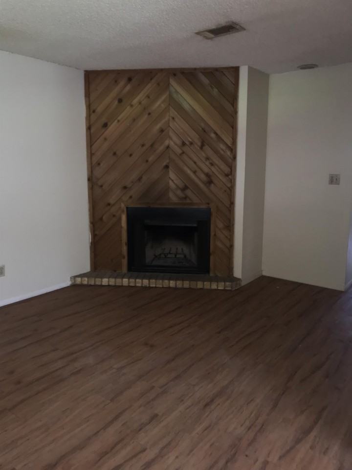 603 Bracewood Cir #D - Photo 3 of 16