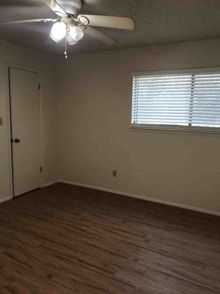 603 Bracewood Cir #D - Photo 6 of 16