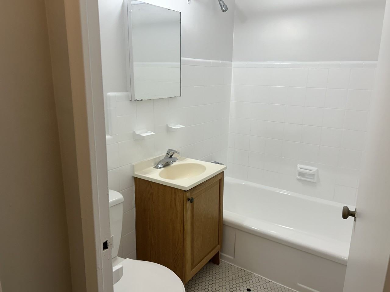 1299 Bayview Avenue - Photo 5 of 8