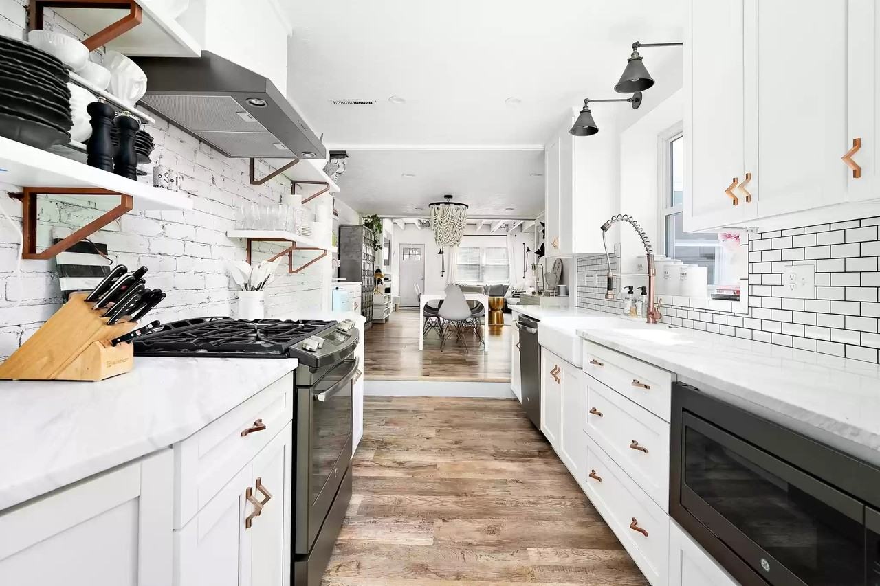 172 39th St #1 - Photo 4 of 33