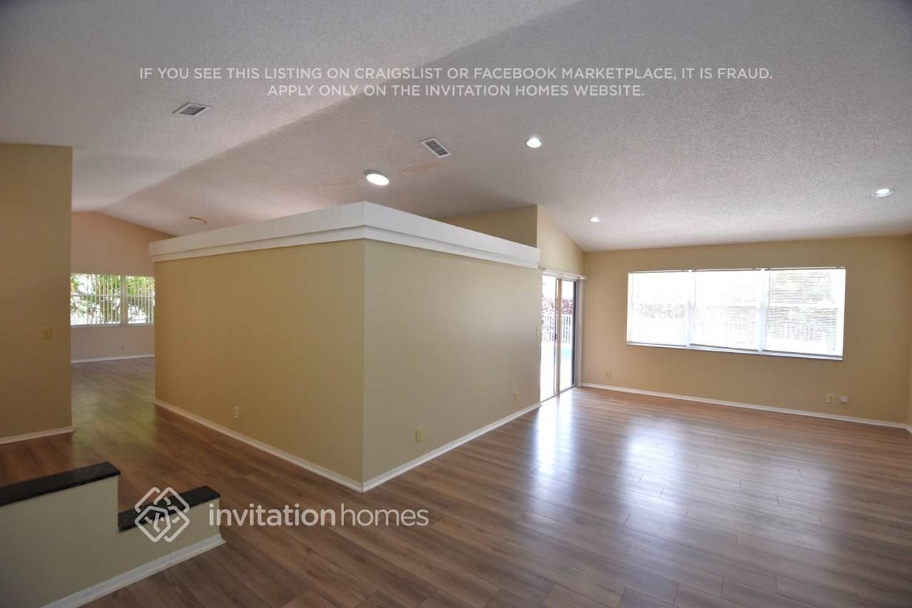 510 Nw 197th Ave - Photo 3 of 13