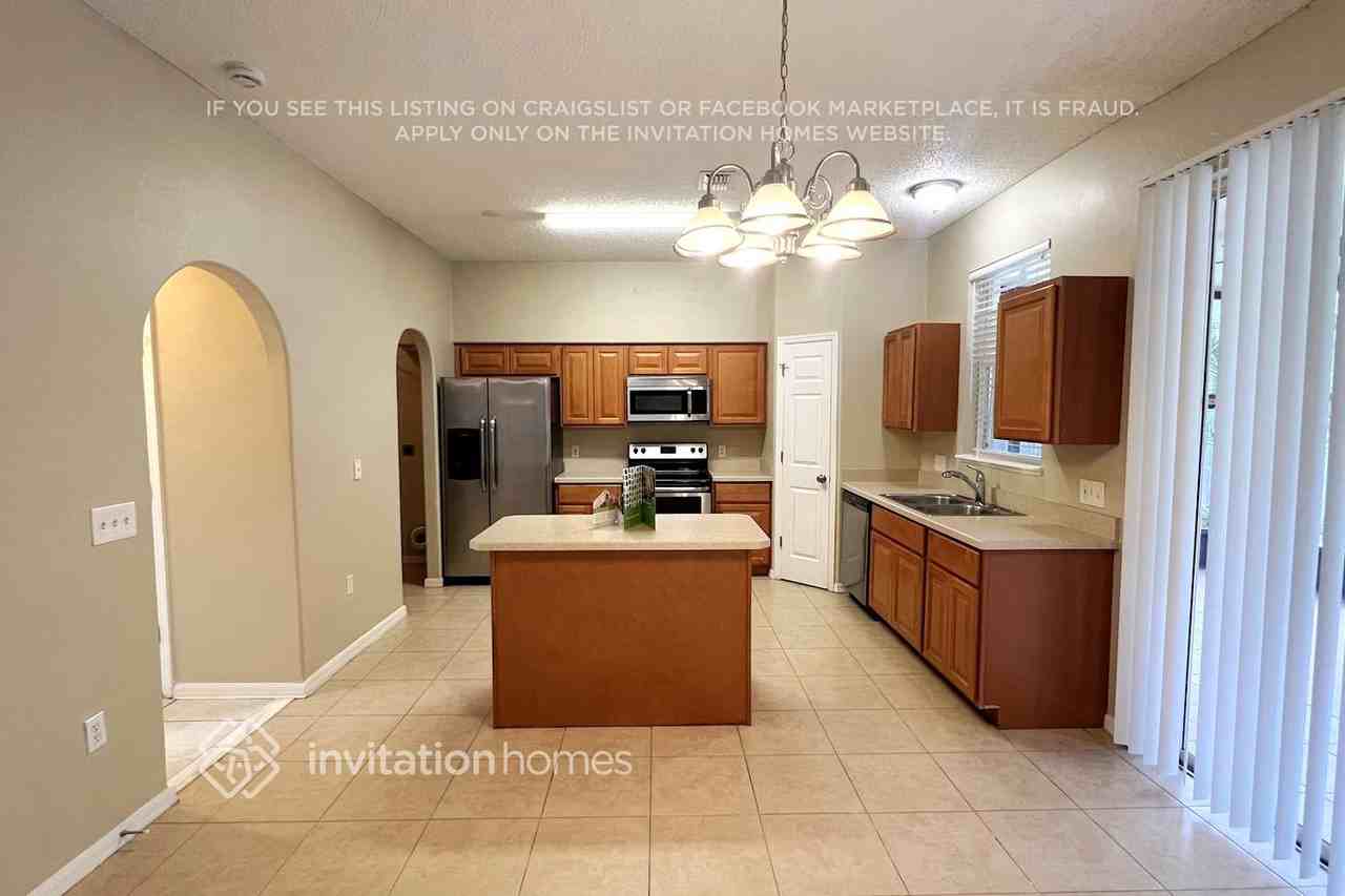 371 Pebble Ct - Photo 5 of 12