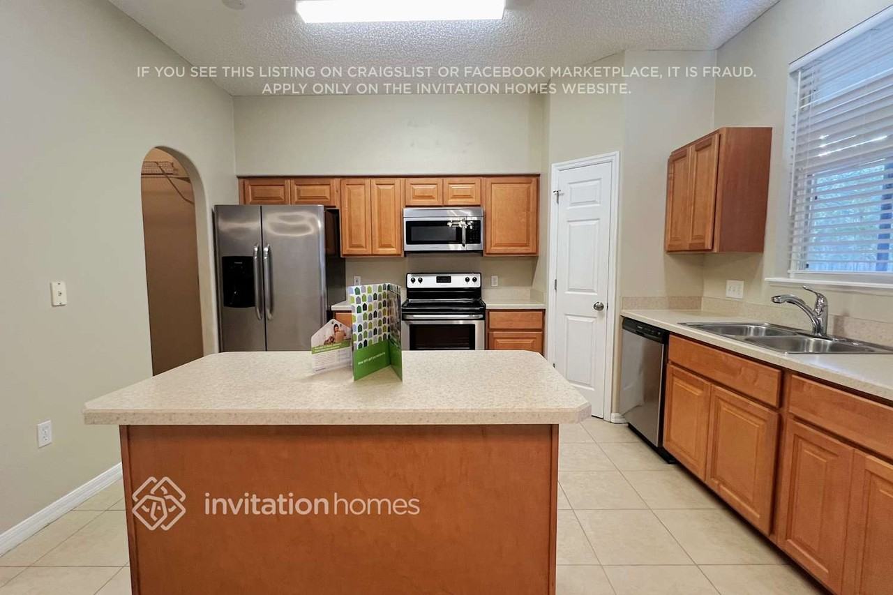 371 Pebble Ct - Photo 6 of 12