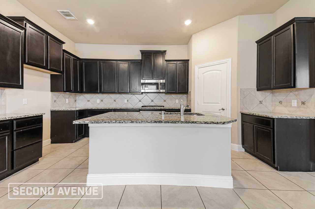 3611 Brazos St - Photo 5 of 28