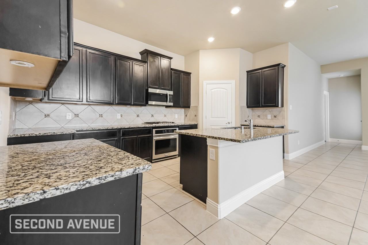 3611 Brazos St - Photo 6 of 28