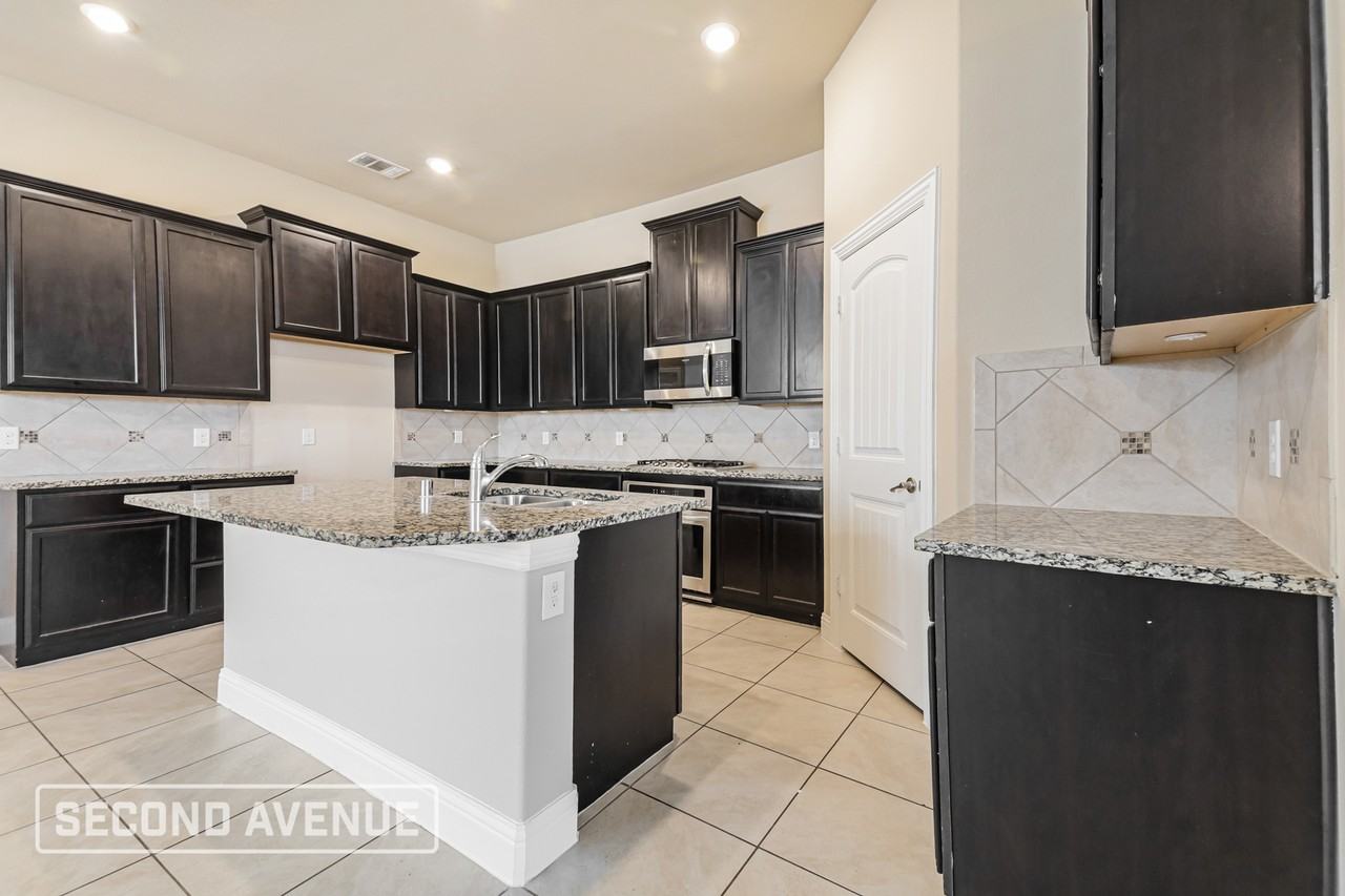 3611 Brazos St - Photo 7 of 28