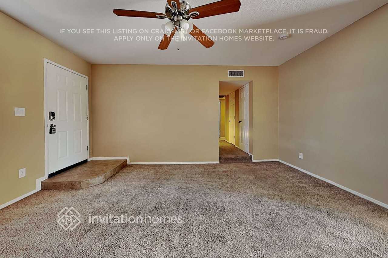 5041 W Sandra Ter - Photo 4 of 19