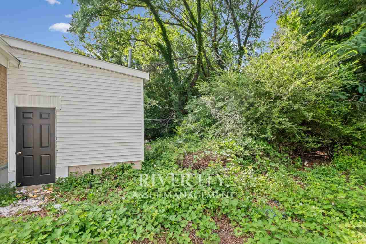 1232 Vaughn Rd #1 - Photo 3 of 19
