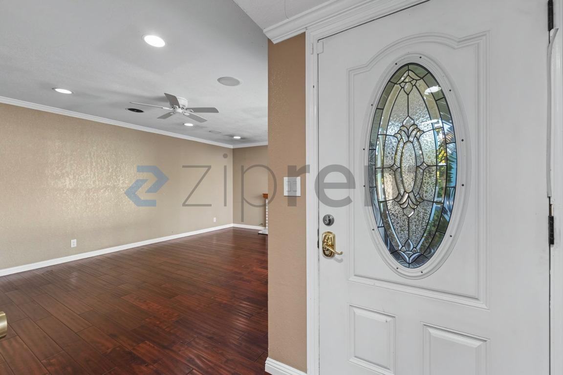 38071 Edward Ave - Photo 5 of 33