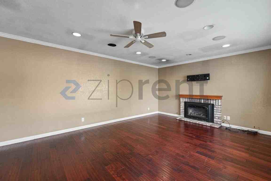 38071 Edward Ave - Photo 6 of 33