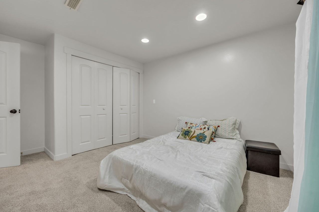 11176 South Shilling Avenue - Photo 6 of 19