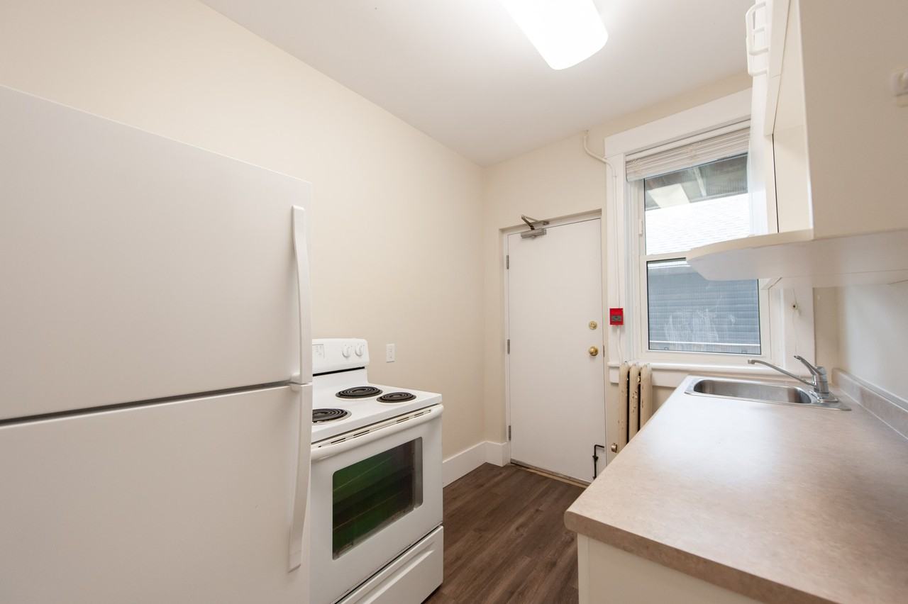 641/645 Westminster Avenue - Photo 2 of 14