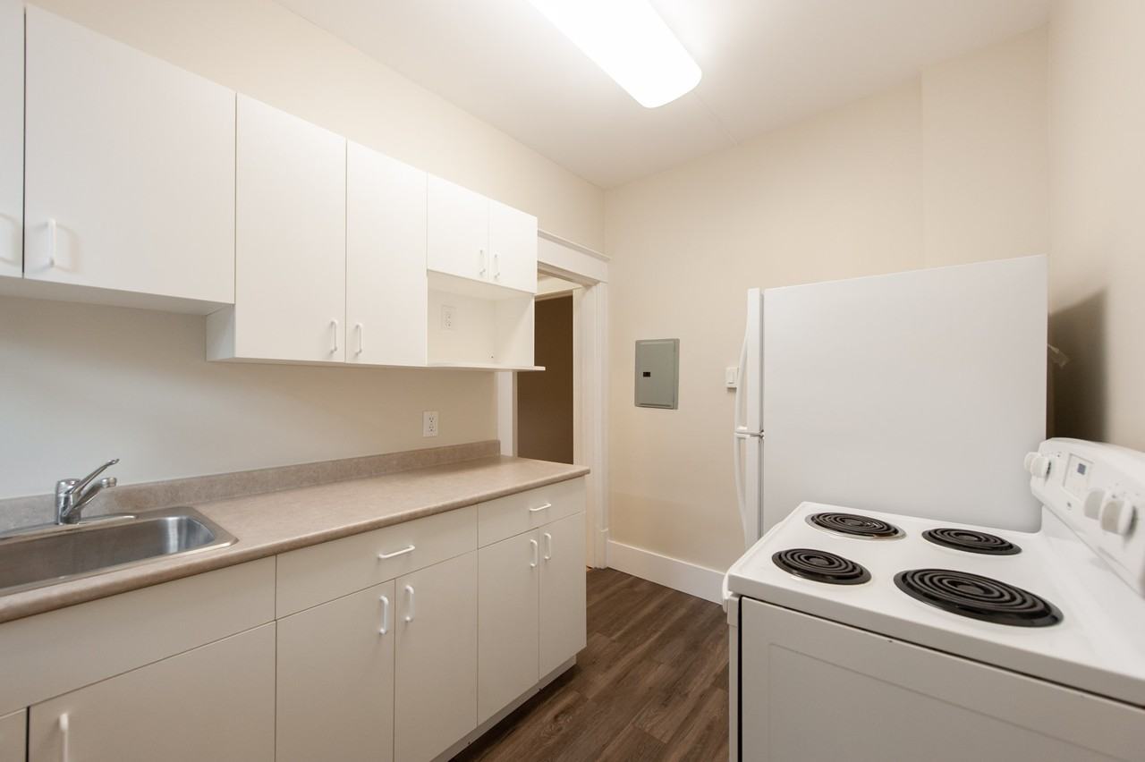 641/645 Westminster Avenue - Photo 4 of 14