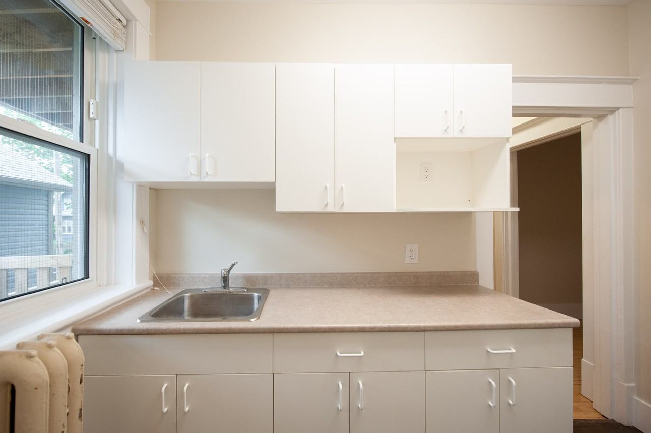 641/645 Westminster Avenue - Photo 5 of 14