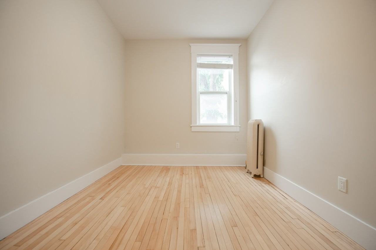 641/645 Westminster Avenue - Photo 7 of 14