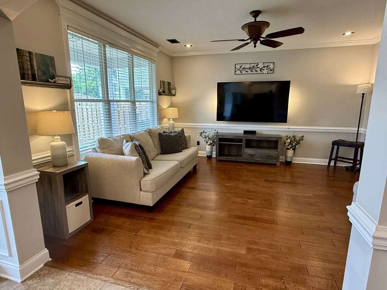 633 Dunrobin Ln #1 - Photo 2 of 17
