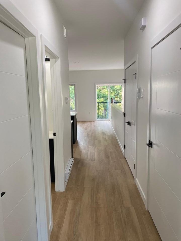 1106 Rosemount Ave - Photo 3 of 12