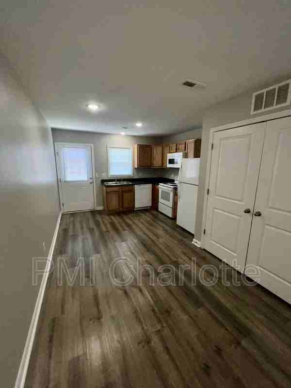 729 Fisher Ferry St #C - Photo 3 of 12