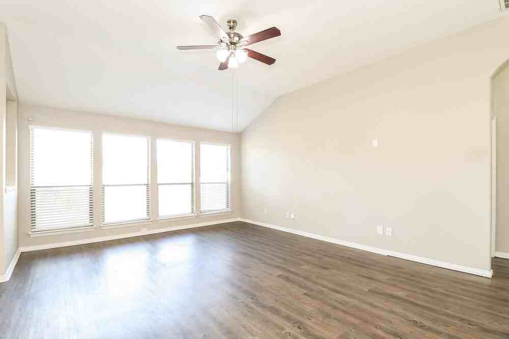 9308 Cynthia Ct - Photo 7 of 16