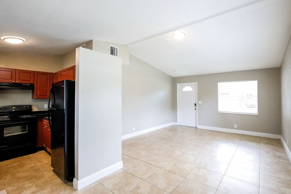 1608 Nw 16th St - Photo 6 of 16
