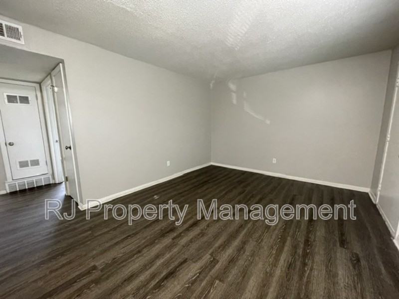 605 Patterson St #2 - Photo 3 of 13