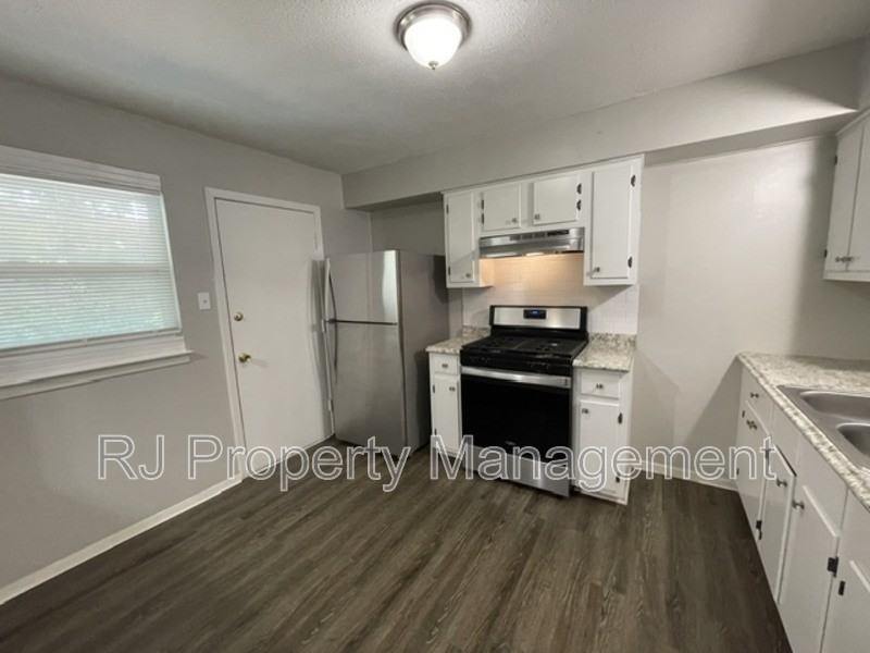 605 Patterson St #2 - Photo 4 of 13