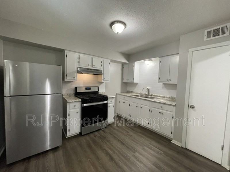605 Patterson St #2 - Photo 5 of 13