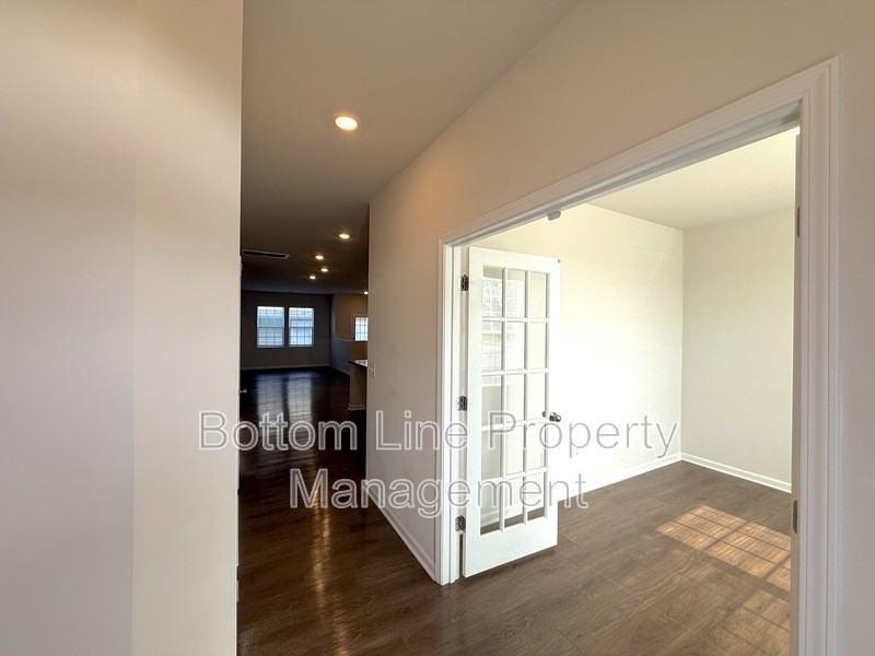 15708 Country House St - Photo 3 of 23