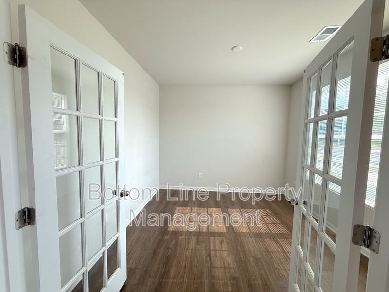 15708 Country House St - Photo 4 of 23
