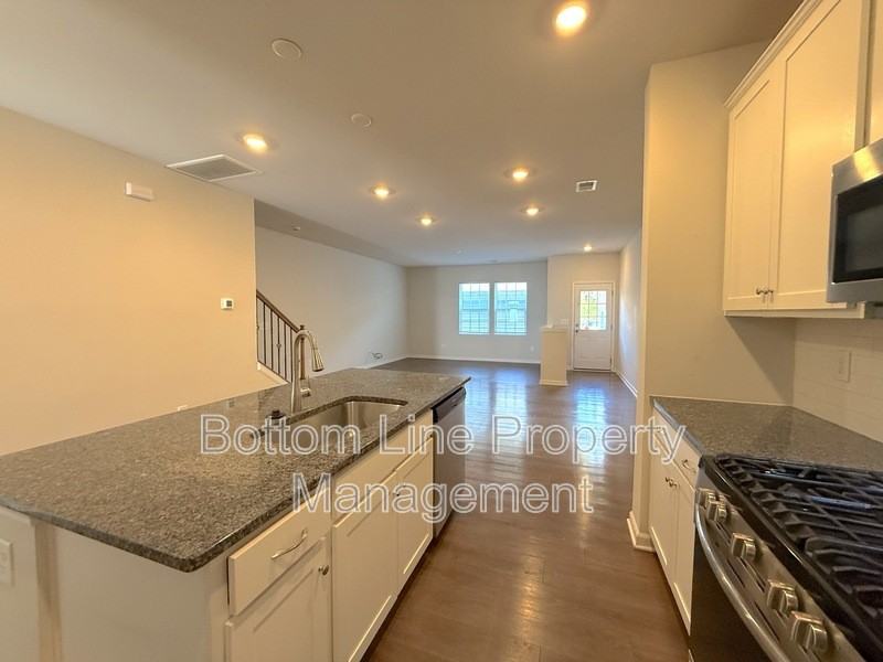 15708 Country House St - Photo 7 of 23