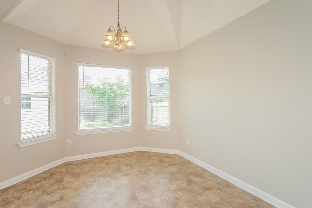 305 Dogwood Spring Dr - Photo 7 of 17