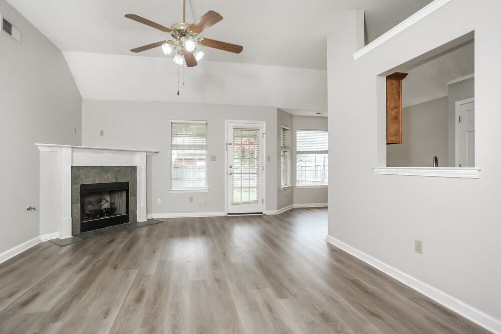 8243 Cross Point Dr - Photo 3 of 16