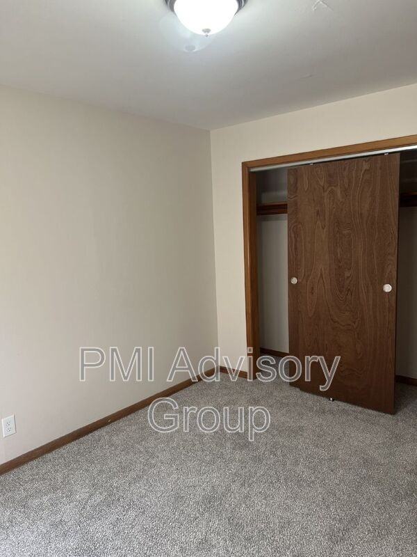 3605 Sw 9th St - Photo 6 of 9
