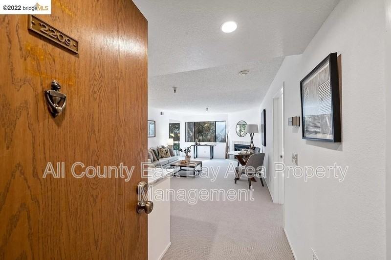 545 Pierce St #2209 - Photo 6 of 9