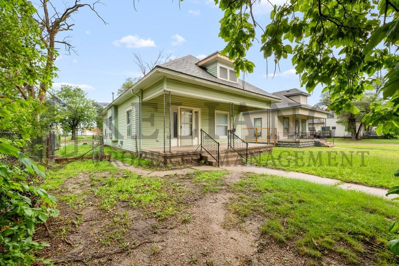 1405 S Ida St - Photo 3 of 27