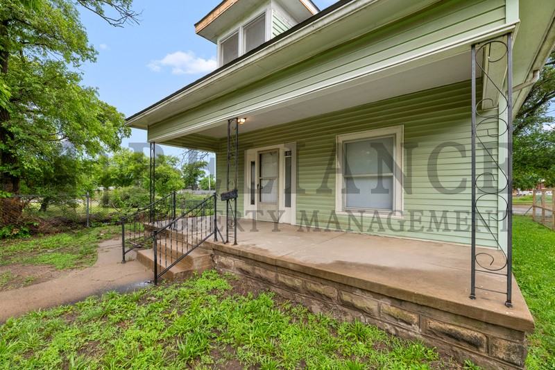 1405 S Ida St - Photo 5 of 27