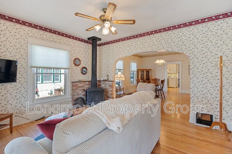 632 Bross St - Photo 6 of 39